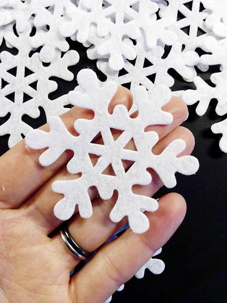 24 weiße Filz Schneeflocken Kristall